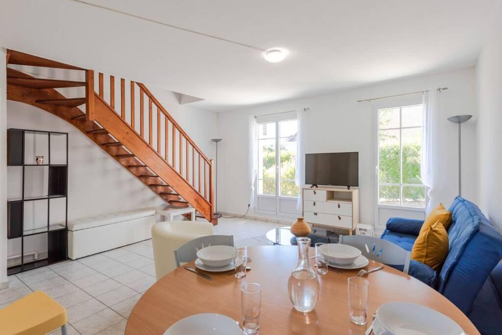 Guest House III Magny-le-Hongre Bagian luar foto