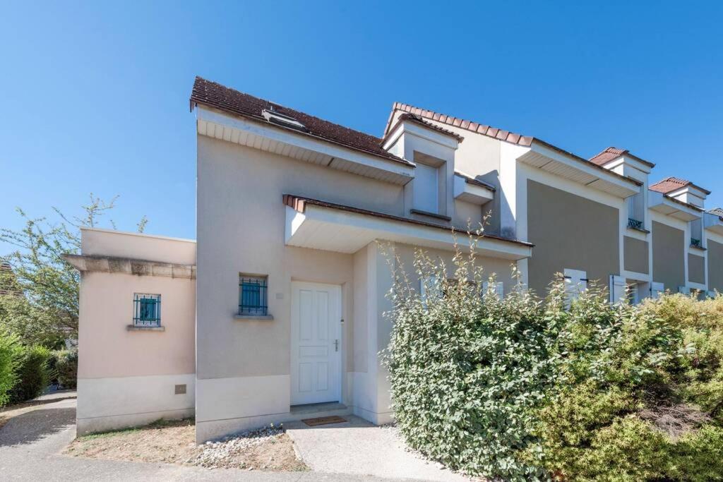 Guest House III Magny-le-Hongre Bagian luar foto